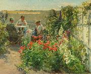 Blomstrende haveeksterir med tre kvinder ved et bord